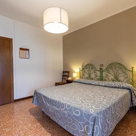 Bisesti ***s 3* Garda (Verona)